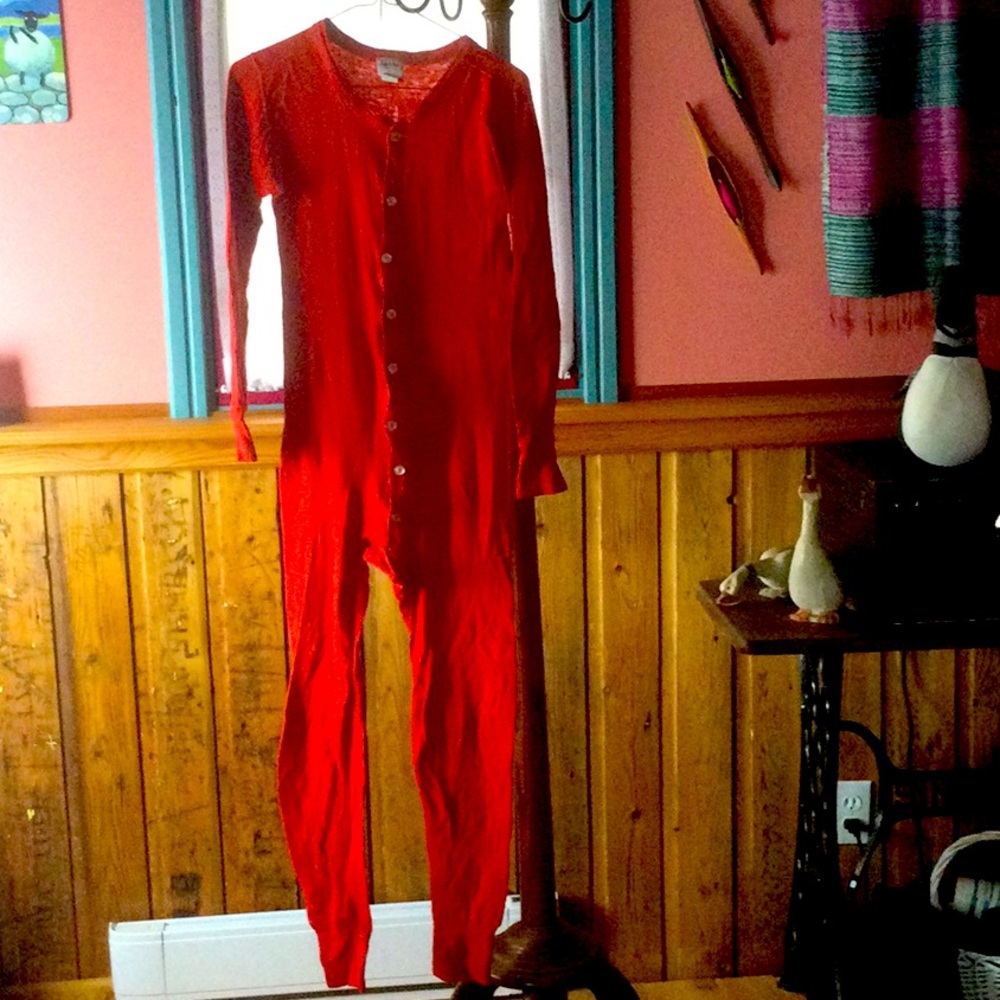 Classic Duofold 2 layer fabric “Red Long John’s” with back bottom button.  Sz S.